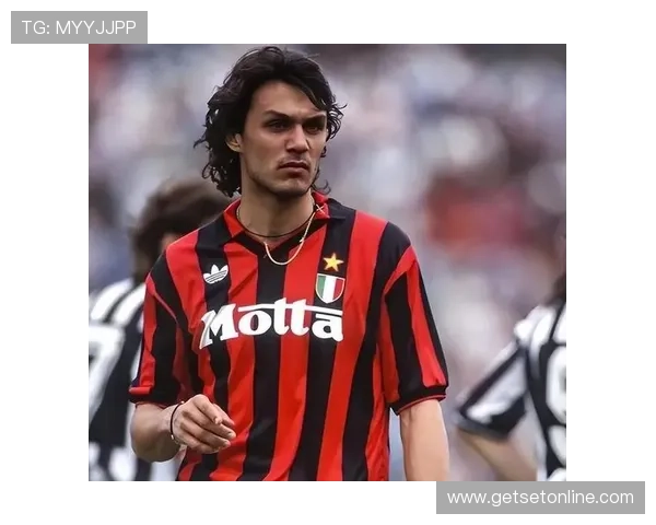 马尔蒂尼的辉煌历史与影响力持续引发足坛的回顾与分析