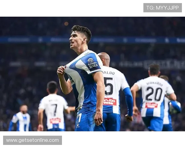 足球明星球员近期表现稳健，状态持续提升