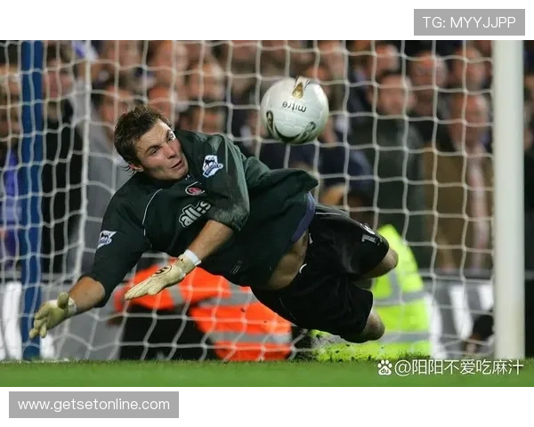 诺伊尔门将位置展现持续竞争力