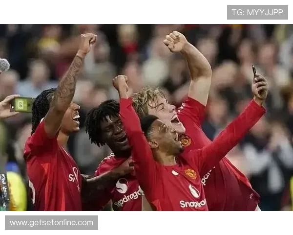 曼联争四形势变化,但差距依旧存在,对球队赛季走势形成制约 曼联争四形势变化,但差距依旧存在,对球队赛季走势形成制约