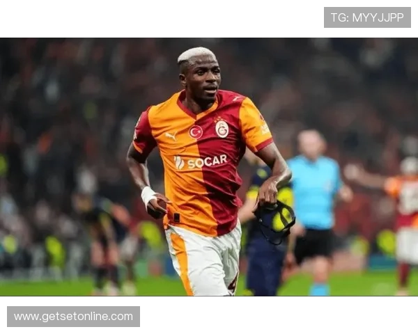 奥斯梅恩与莱万:终结效率及战术角色对比分析 奥斯梅恩与莱万:终结效率及战术角色对比分析