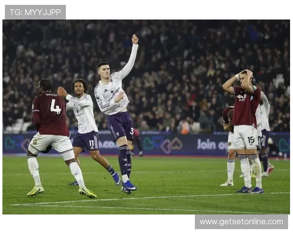 曼联关键比赛抗压能力问题显现,对球队赛季走势形成制约。 曼联关键比赛抗压能力问题显现,对球队赛季走势形成制约。