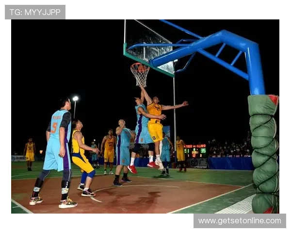 全面剖析篮球运球规则中关于二次运球及携带球违例的判定细节